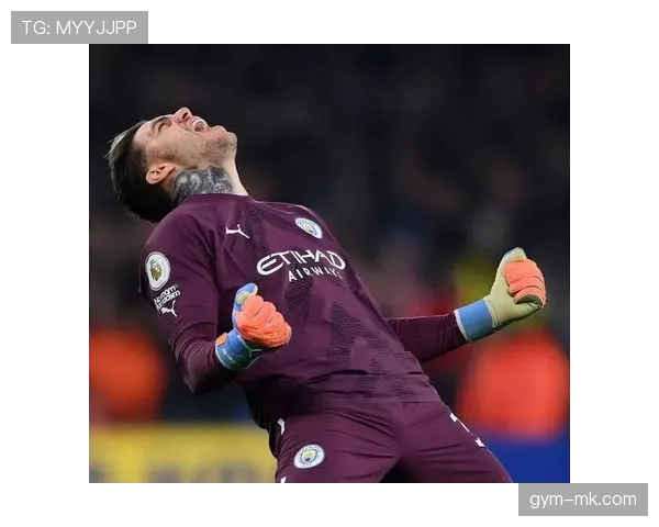 埃德森出球能力惊艳全场，曼城门将化身中场大师献助攻