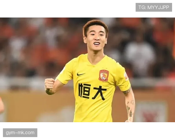 韦世豪最近咋突然就拿着豪车逛大街，跟平时球场上那个拼命三郎完全不是一回事啊？